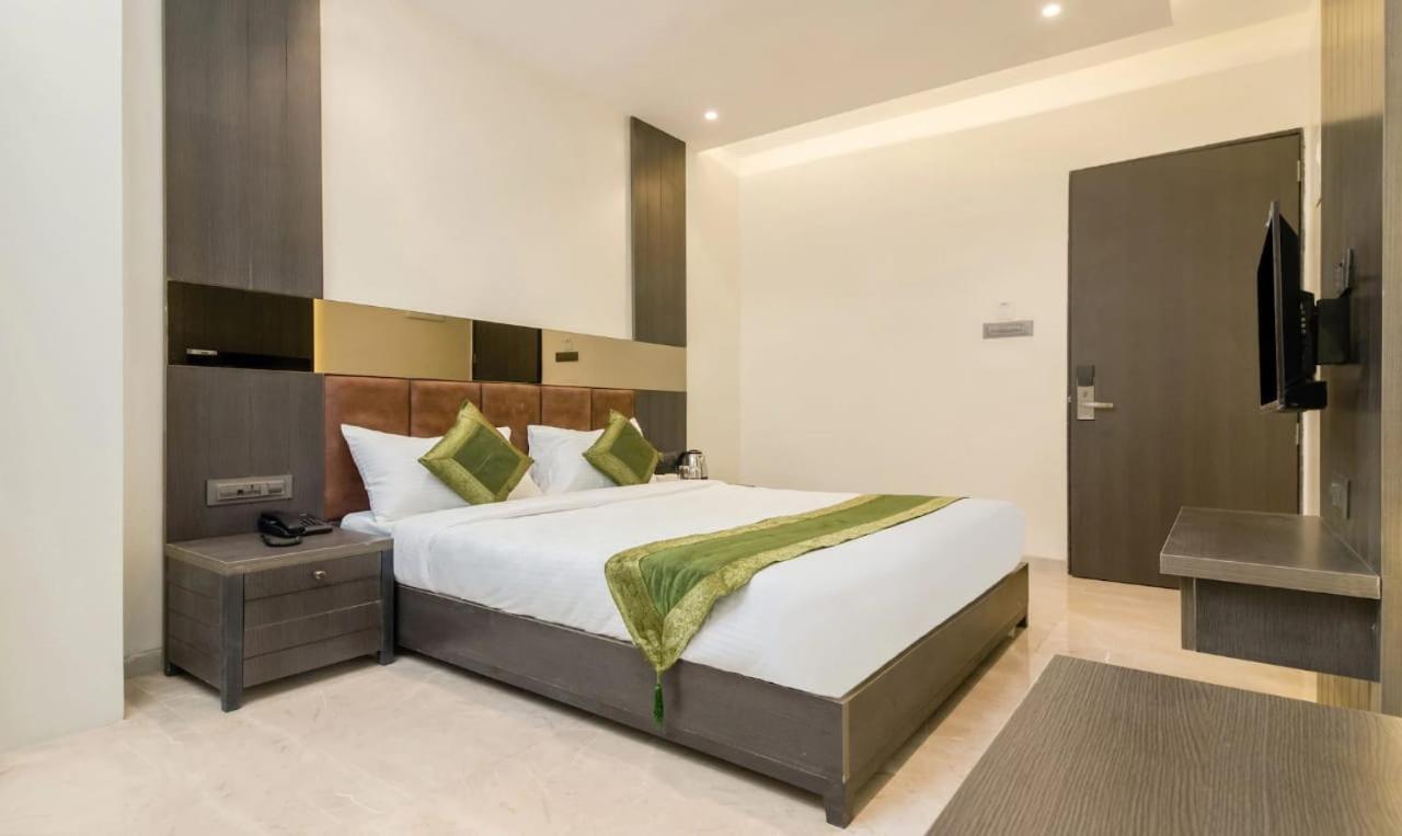 Hotel Oyster Suite Andheri West Mumbai Bagian luar foto