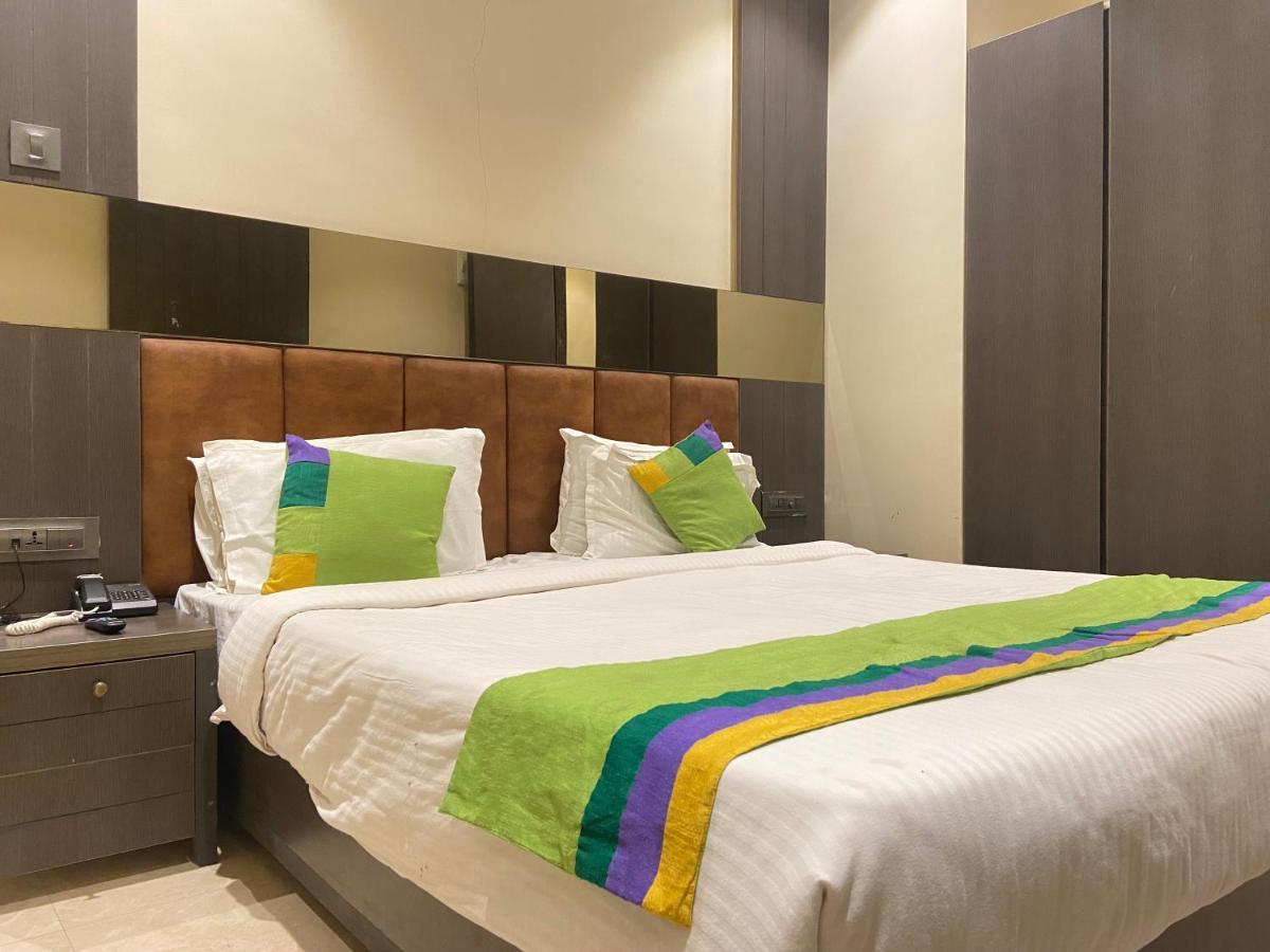 Hotel Oyster Suite Andheri West Mumbai Bagian luar foto