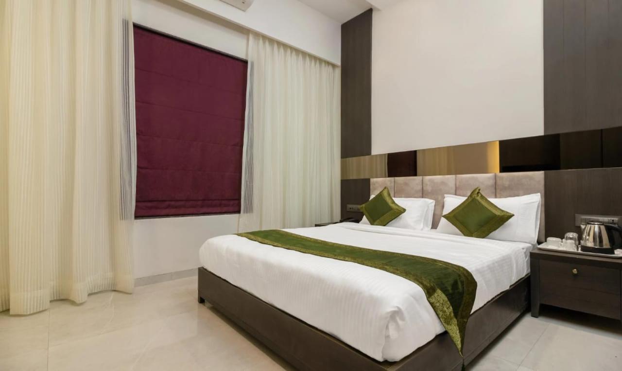 Hotel Oyster Suite Andheri West Mumbai Bagian luar foto