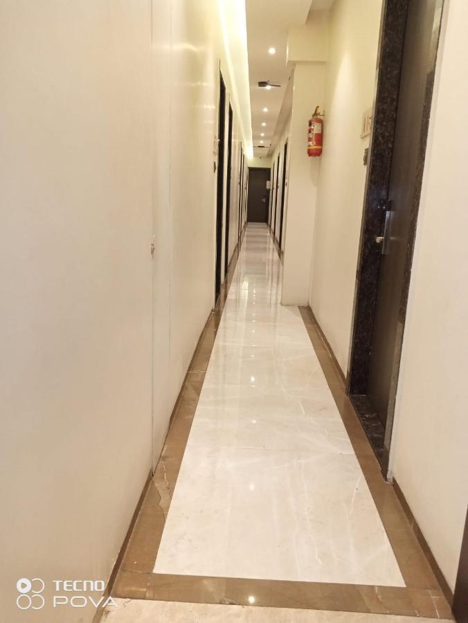 Hotel Oyster Suite Andheri West Mumbai Bagian luar foto