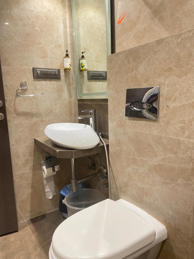 Hotel Oyster Suite Andheri West Mumbai Bagian luar foto