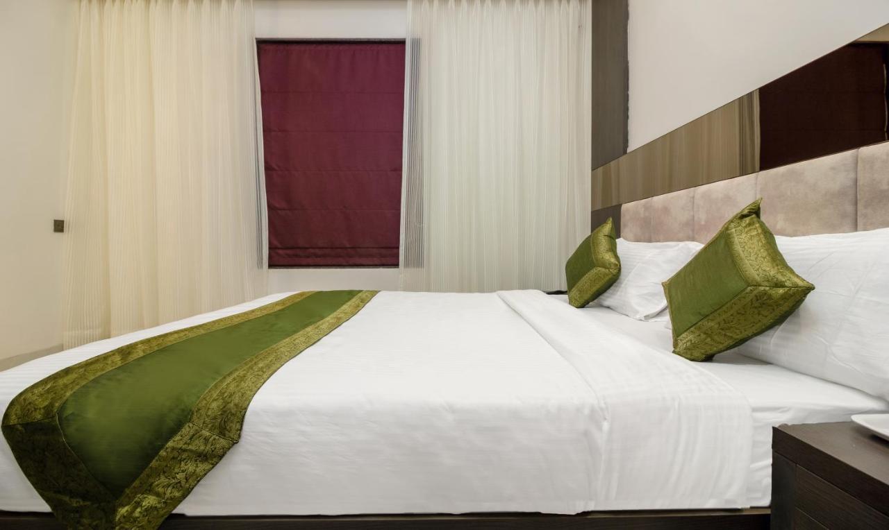 Hotel Oyster Suite Andheri West Mumbai Bagian luar foto