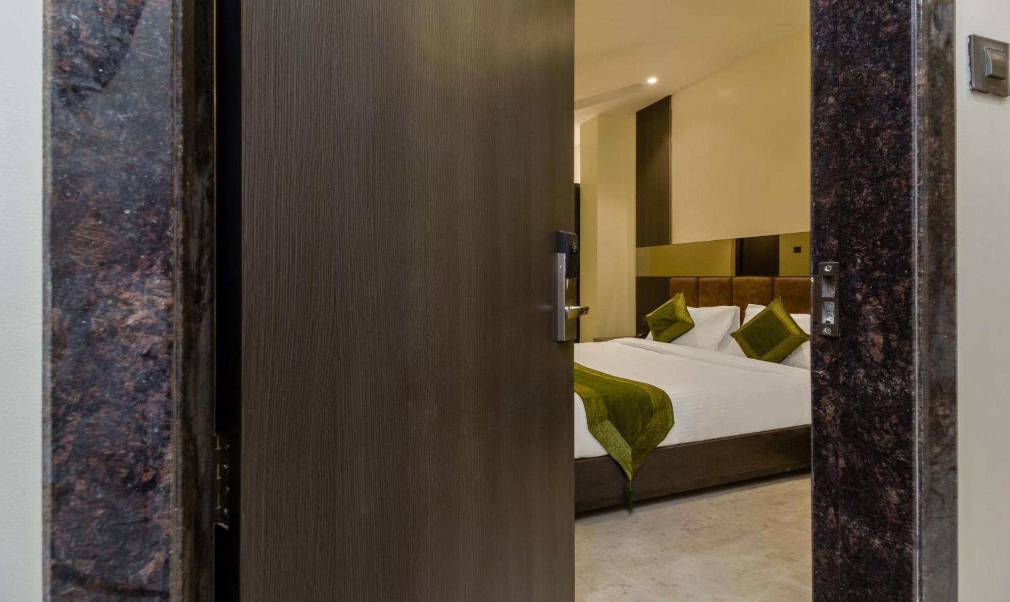 Hotel Oyster Suite Andheri West Mumbai Bagian luar foto